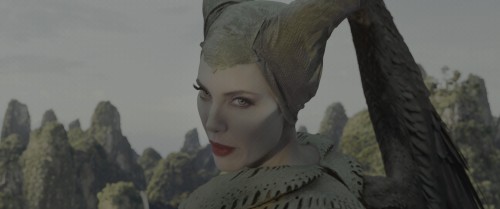 沉睡魔咒2[内封中字].Maleficent.Mistress.of.Evil.2019.BluRay.2160p.TureHD7.1.HDR.x265.10bit-CHD 17.53GB-7.jpg